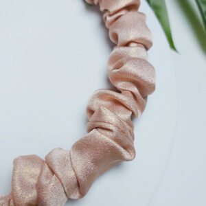 Yeye Satynowa opaska do włosów marszczonaYeye Różowy