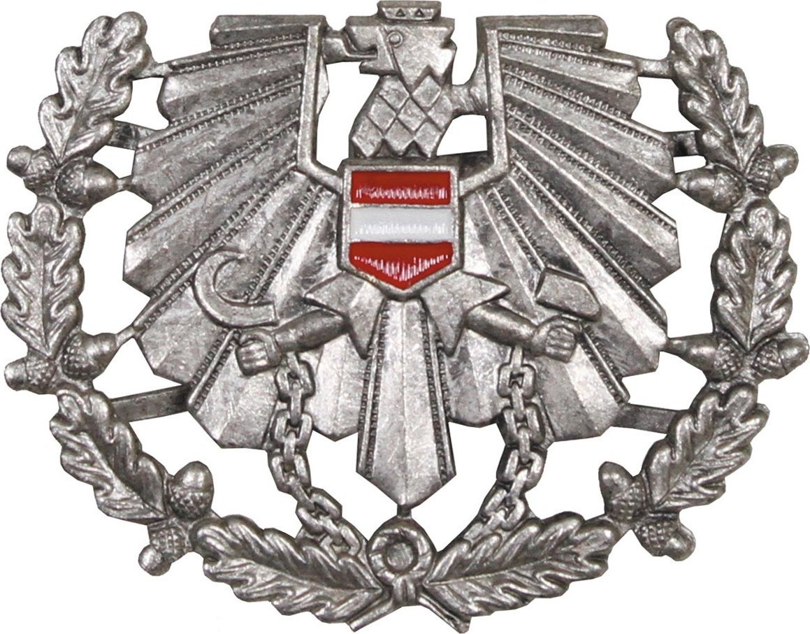 Outdoor PRZYPINKA NA CZAPKE Z DASZKIEM