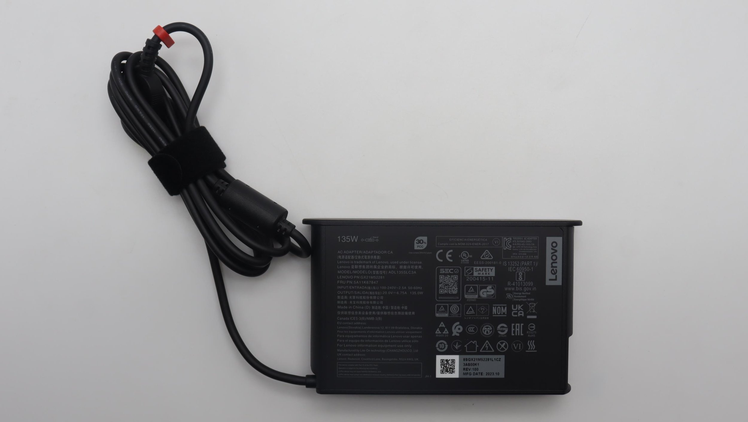 Lenovo 5A11K67847 adapter zasilający/ inwentor Wewnętrzna 135 W Czarny
