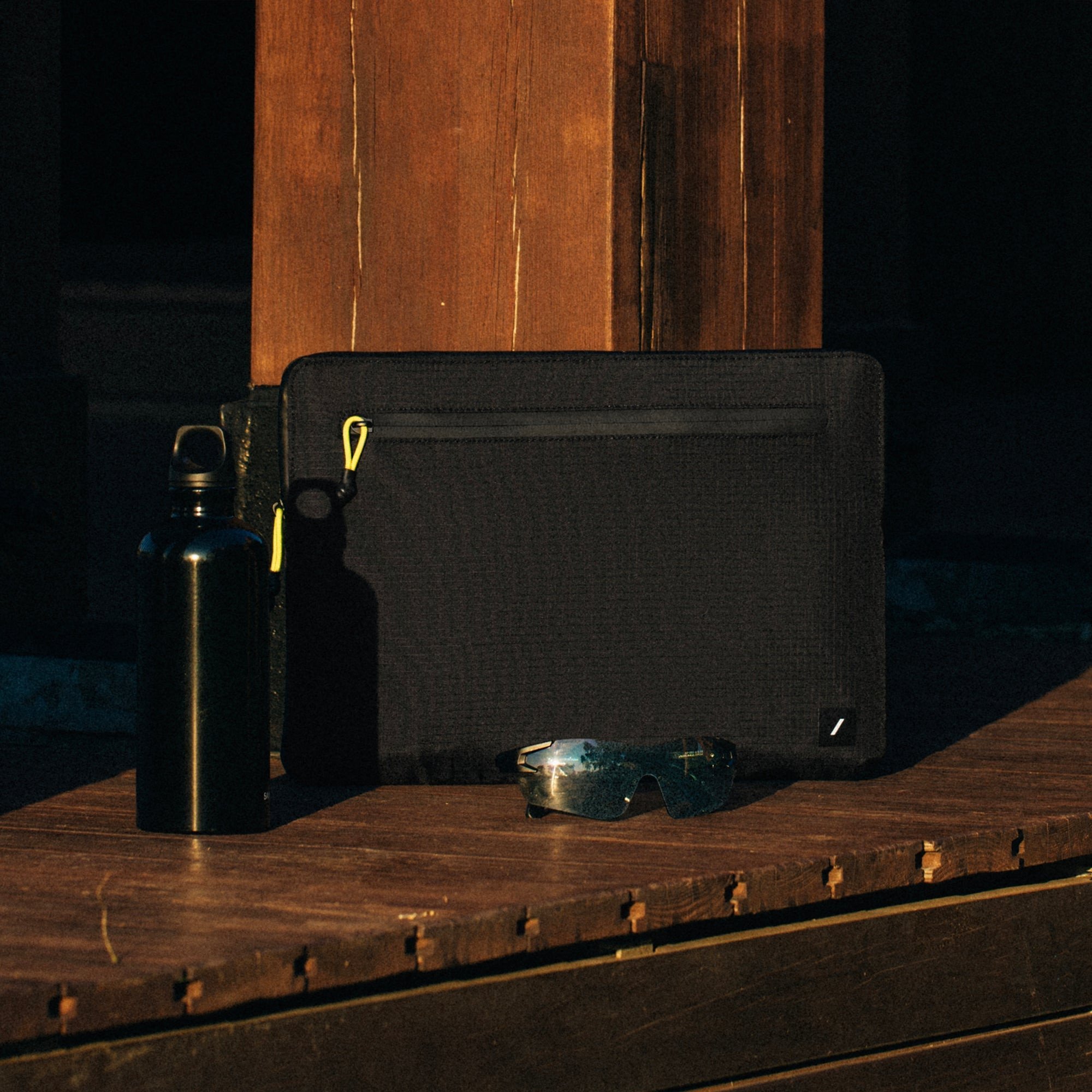 Native Union Ultralight Sleeve - etui ochronne do Macbook 13" (black)