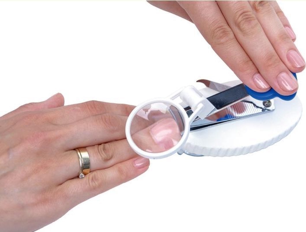 Sundo Nail clippers with magnifying glass
