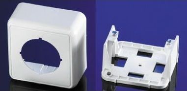 Telegärtner TELEGRTNER Skrzynka na gniazdo AMJ45 alpejski biały