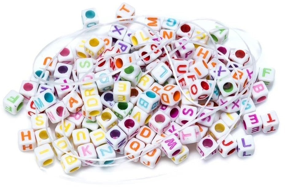 Koraliki literki kolorowe biała kostka 20g+sznurek