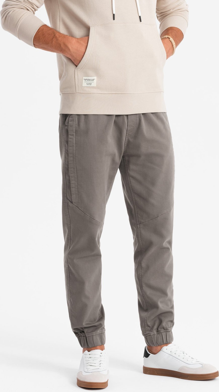 Ombre Męskie spodnie dzianinowe joggery z ozdobną plisą grafitowe V4 OM-PAJO-0202 S