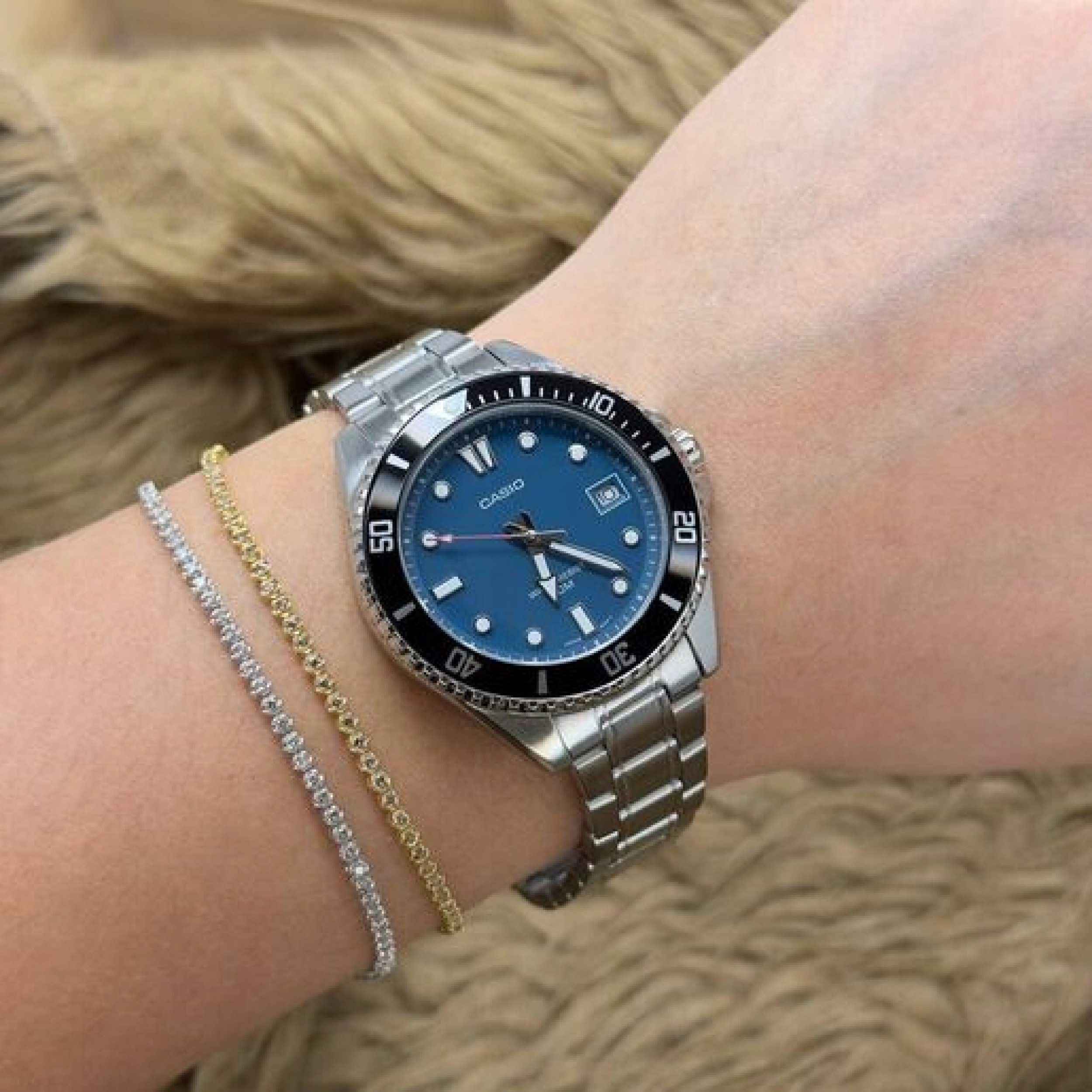 Zegarek Casio Classic MDV-10D-2A1VDF