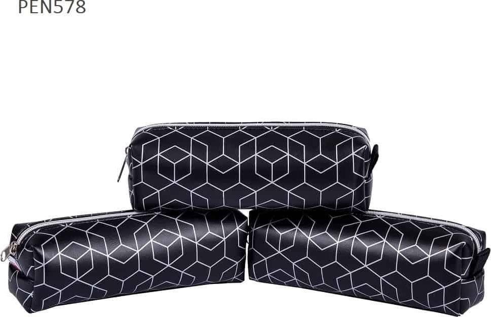 Piórnik jednokomorowy czarny sześciany