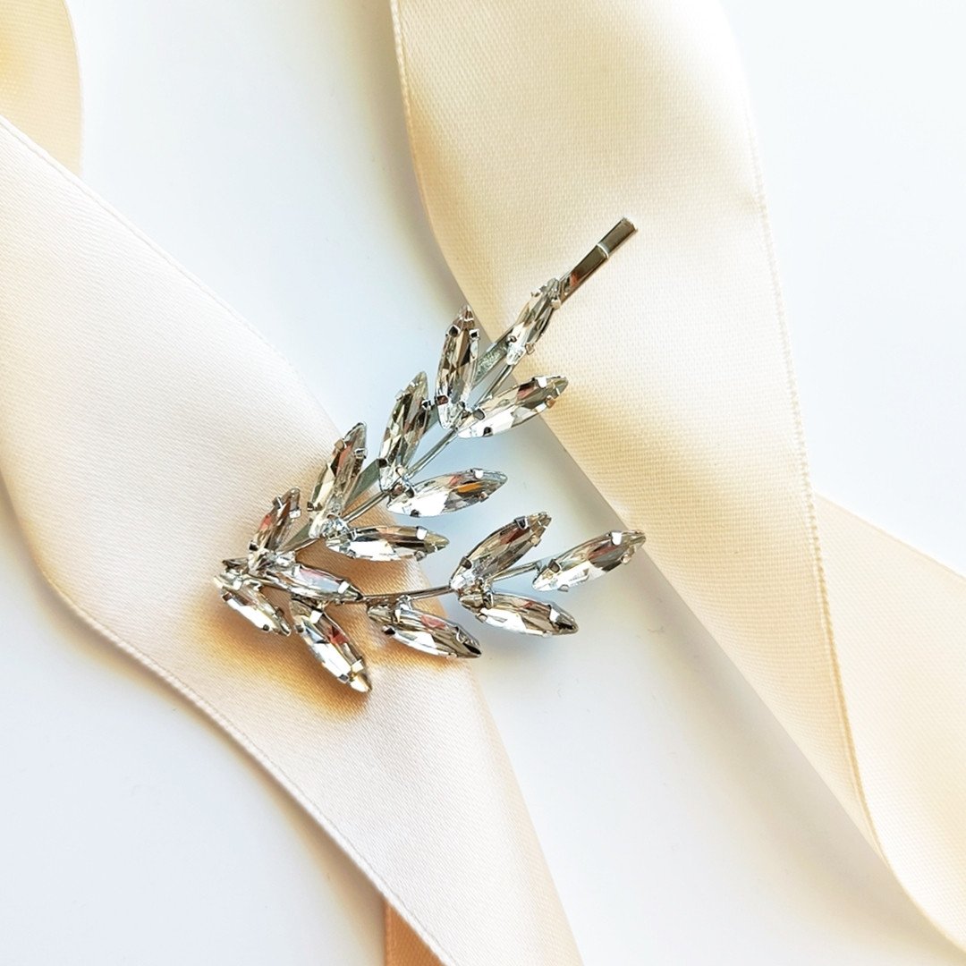 Ozdobna wsuwka spinka do włosów z motywem listków efektowna błyszcząca