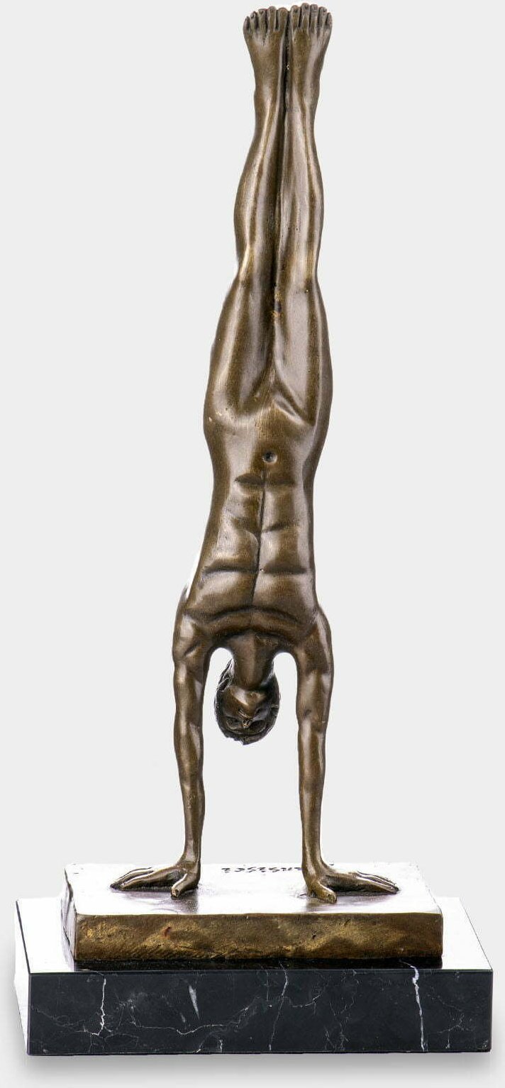 rzezbyzbrazu Mężczyzna Stojący na Rękach Rzeźba z Brązu