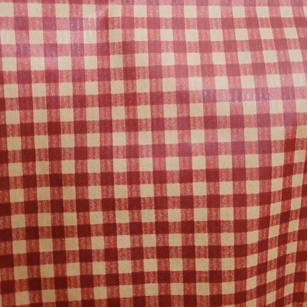 Papier czerwony krata do pakowania 57cmx2m 2m435