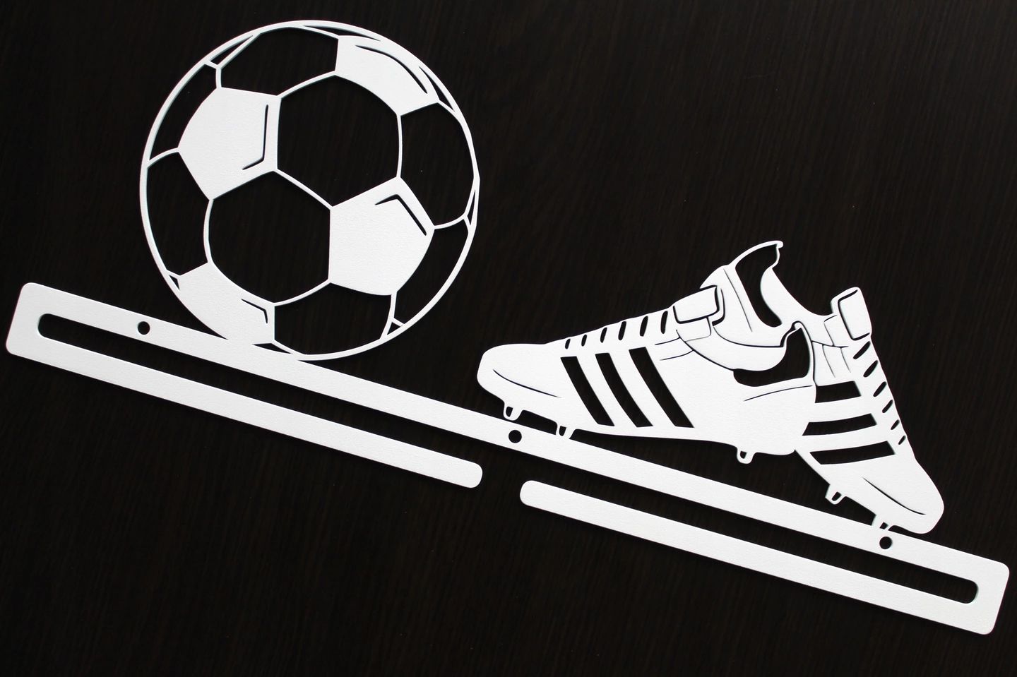 MT3CH Duży solidny metalowy wieszak na medale medalówka PIŁKA NOŻNA PIŁKARZ FOOTBALL biały