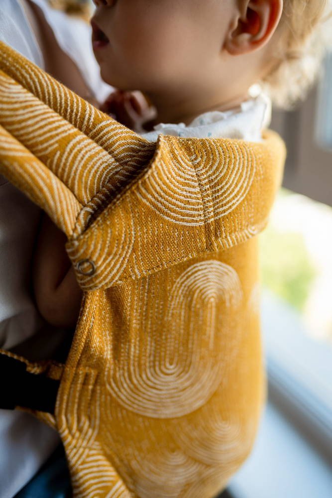 Nosidełko regulowane Qusy - Sand Stories Mustard Regulowane