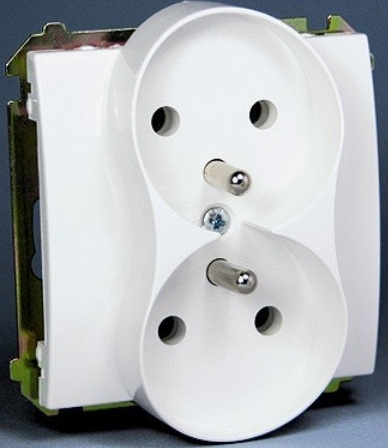 Kontakt-Simon Gniazdo podwójne Basic Moduł z/u 16A IP20 z przesłoną torów białe - BMGZ2MZ.01/11