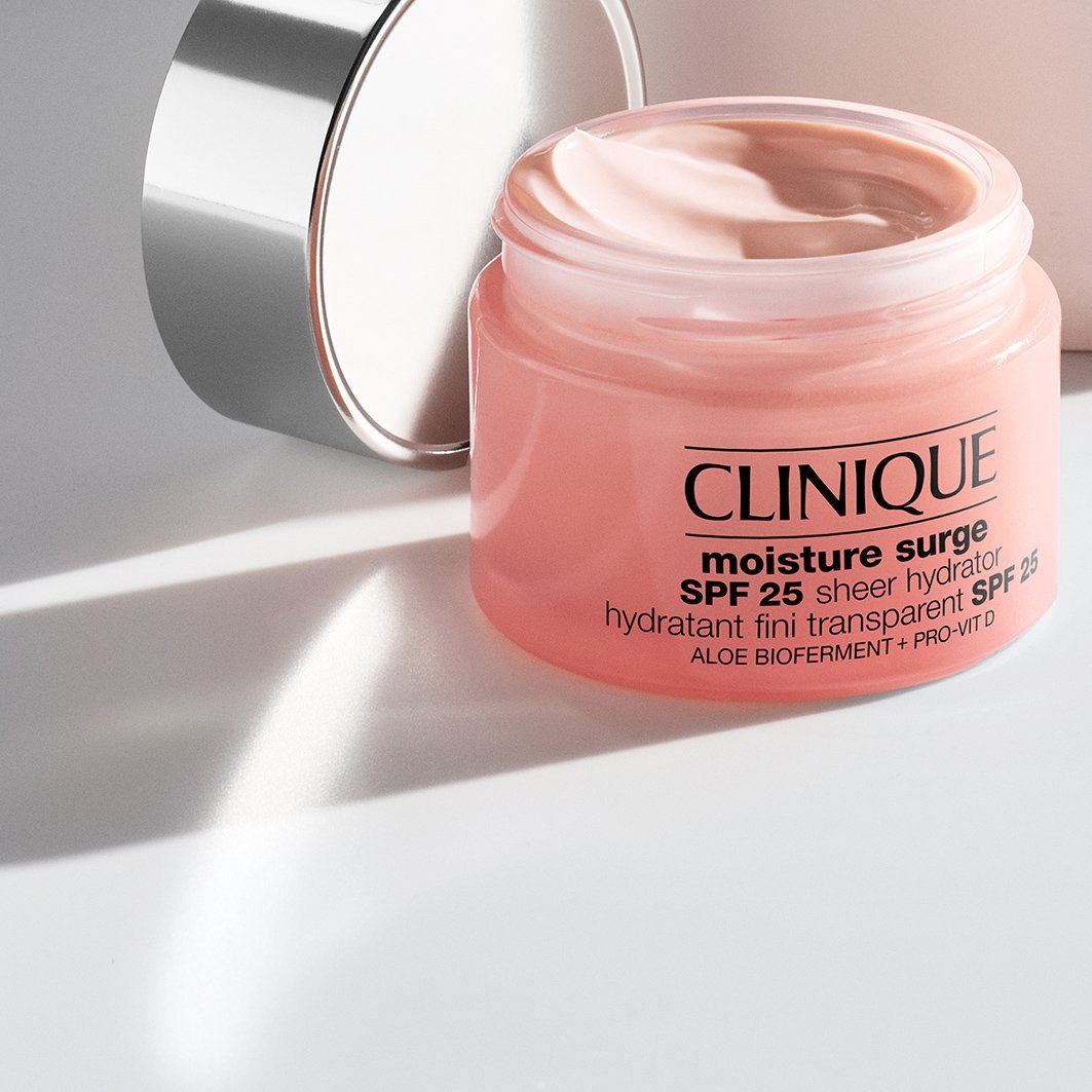 Clinique Moisture Surge SPF25 Sheer Hydrator nawilżający krem do twarzy 50ml