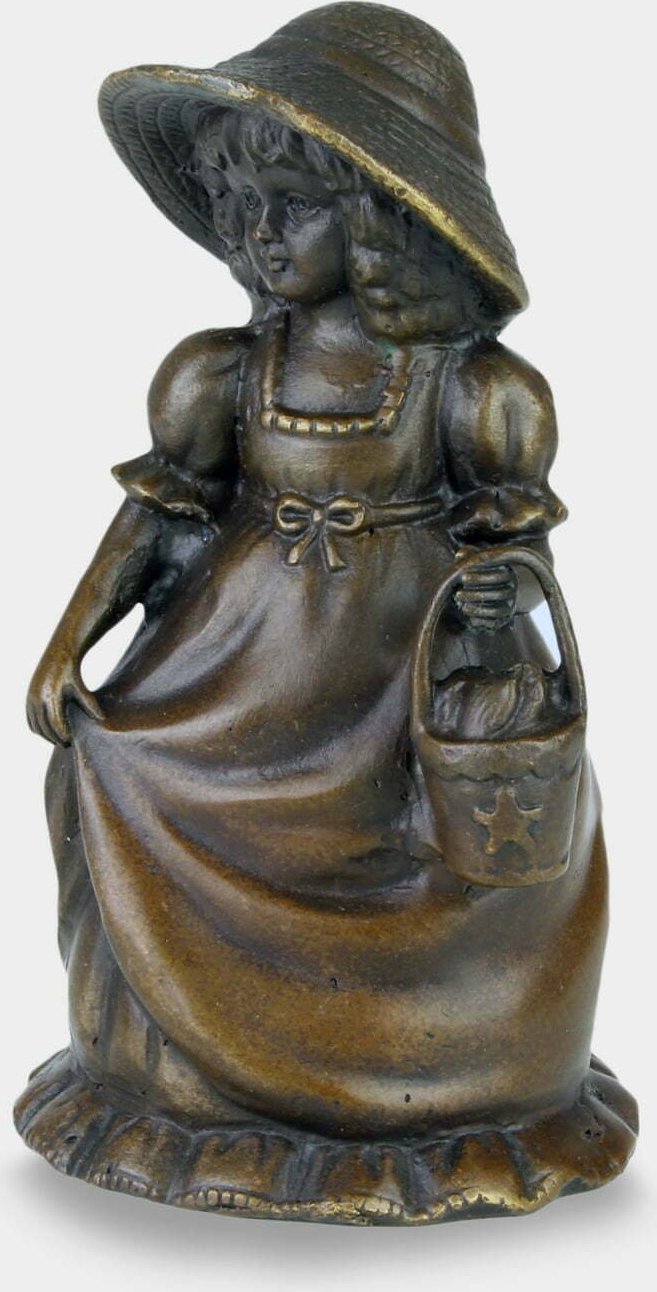 rzezbyzbrazu Dzwonek z Brązu Dziewczynka z Koszyczkiem