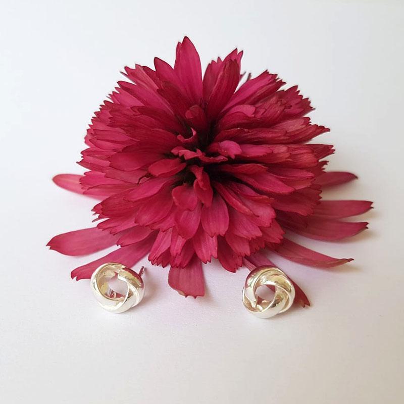 Srebro i Kamienie Srebrne kolczyki węzeł gładki mały