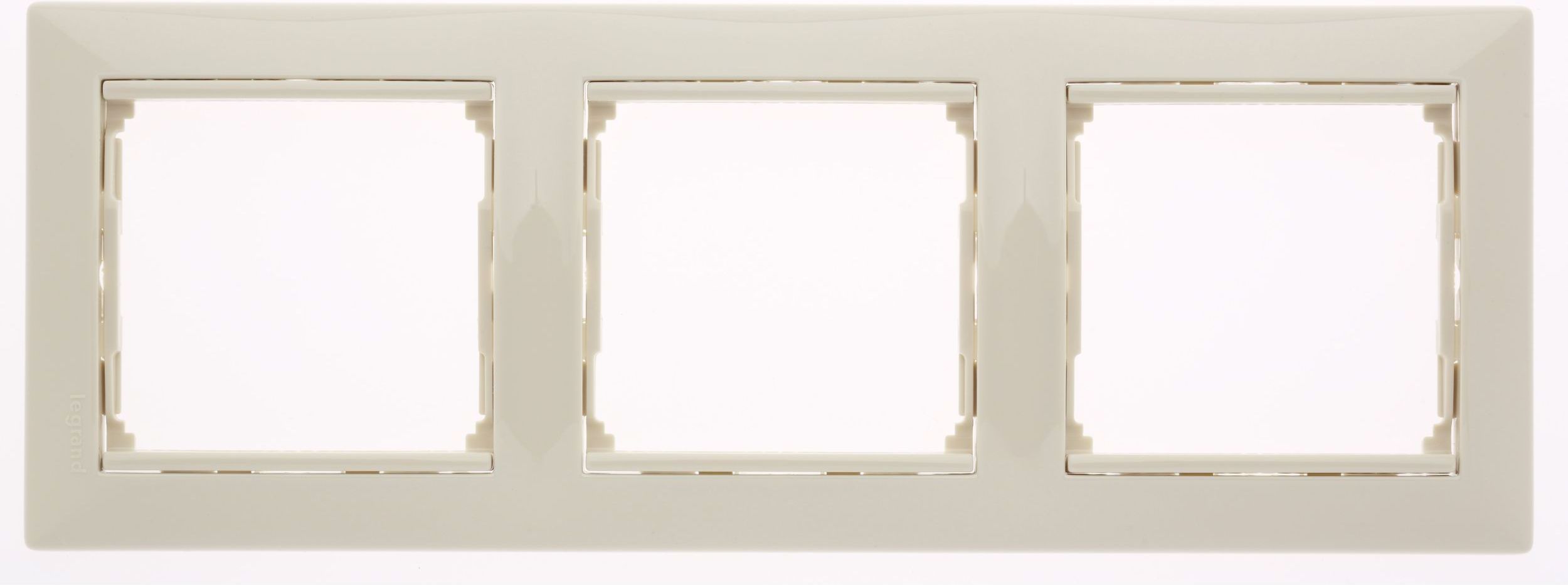 Legrand Ramka potrójna Valena kremowa 774353