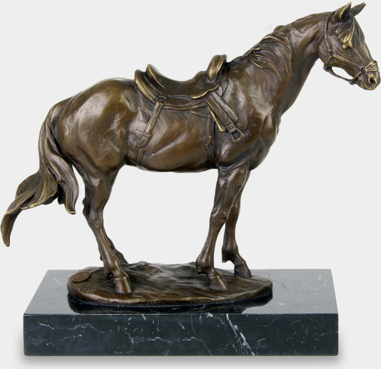 rzezbyzbrazu Osiodłany Koń Rzeźba z Brązu