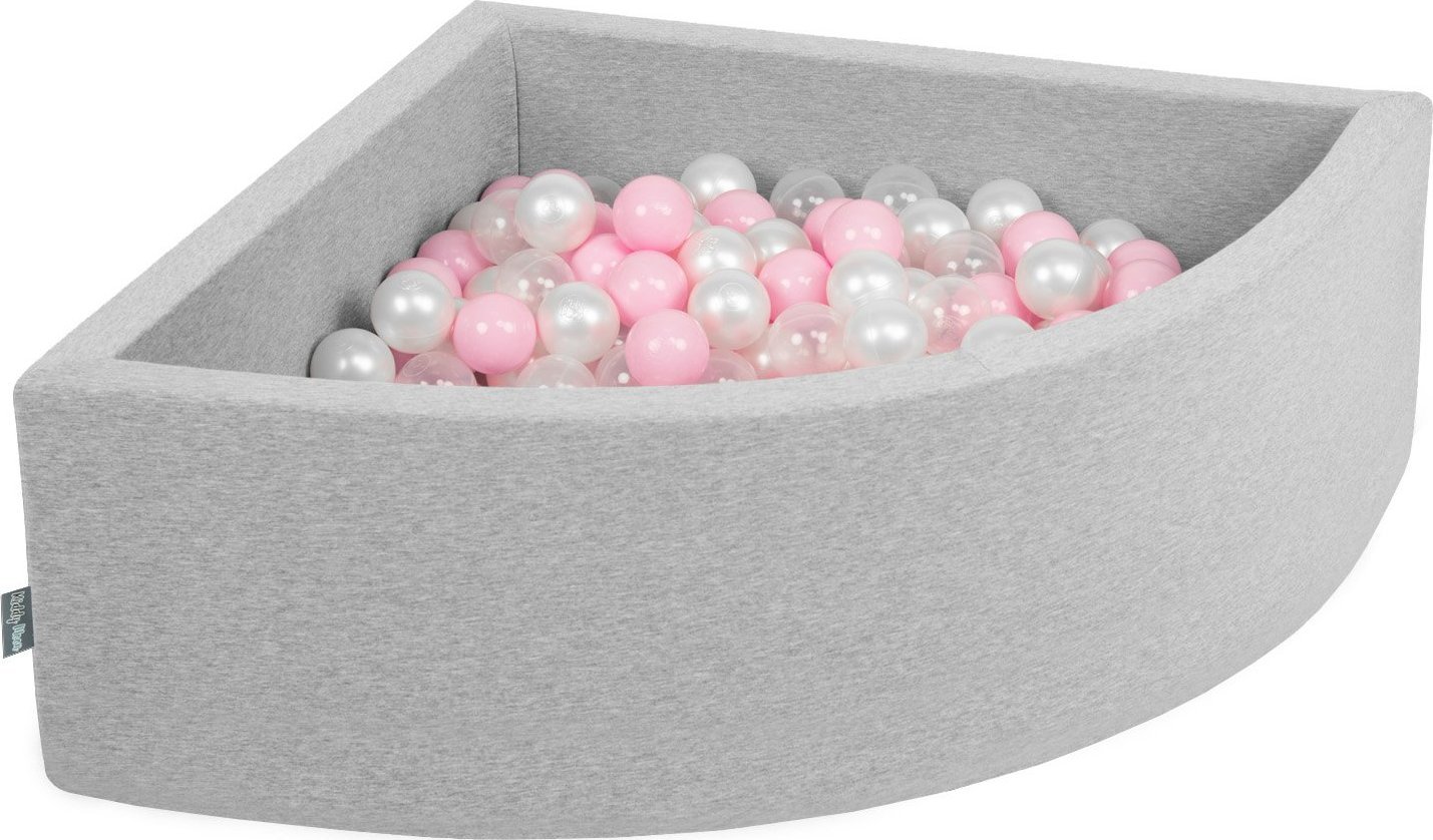 KiddyMoon KiddyMoon Suchy basen trójkątny z piłeczkami 7cm jasnoszary: pudrowy róż-perła-transparent 90x30cm/200piłek Zabawka basen piankowy