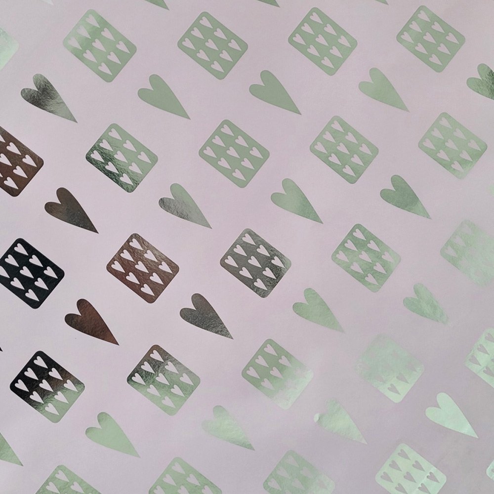 Papier różowy serca do prezentów 57cmx20m 20m196