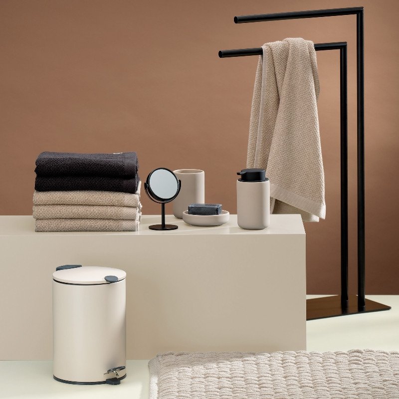 Kubek toaletowy czarny Sana / Kela