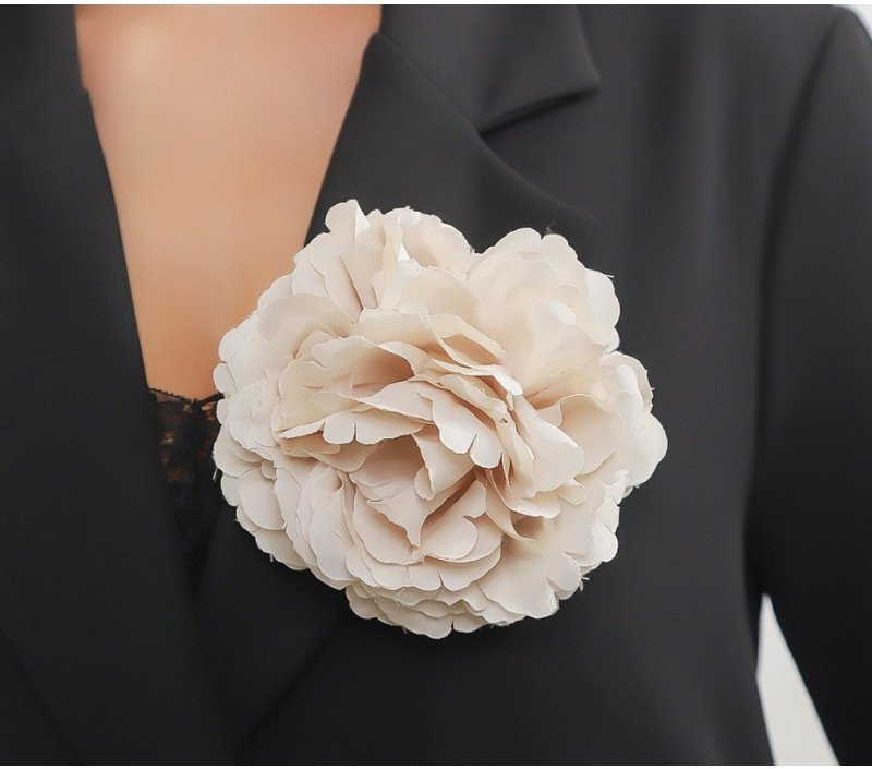 Broszka ozdobna, efektowna kwiat 15 x 15 cm kremowy BZ208