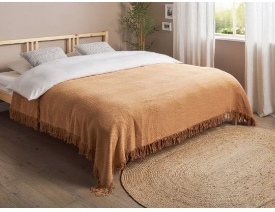 Beliani Narzuta na łóżko YERBENT Bawełna 200 x 220 cm Złoty brąz