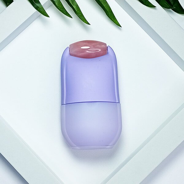 Yeye Lodowy roller z naturalnym kamieniem do masażu twarzy i ciała Yeye Fioletowy