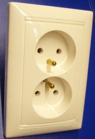 Legrand Gniazdo podwójne VALENA z/u 16A IP20 kremowe - 774177