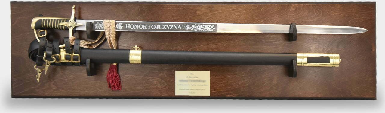 rzezbyzbrazu Gotowy Zestaw na Prezent Szabla Marynarki Wojennej z Pochwą na Tablo Brązowym Dedykacja