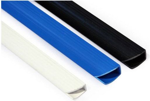 Staples Listwa wsuwana do oprawy dokumentów, standard 15mm, czerwony, opakowanie 50 szt.