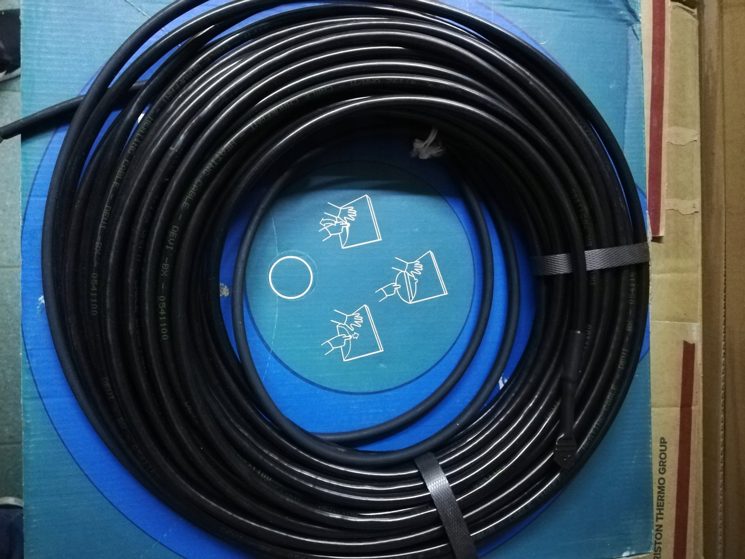 Danfoss Deviflex varmekabel 25 m 20 W/m med skærm beregnet til indstøbning i beton Til is- og snesmeltning af tagrender, opkørsler mm