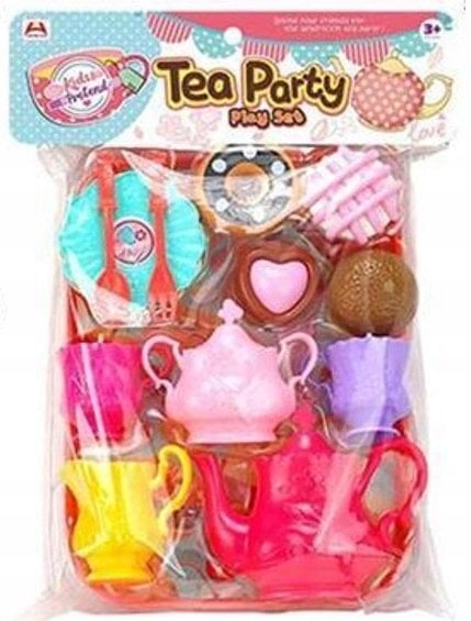 Naczynia kuchenne z produktami spożywczymi