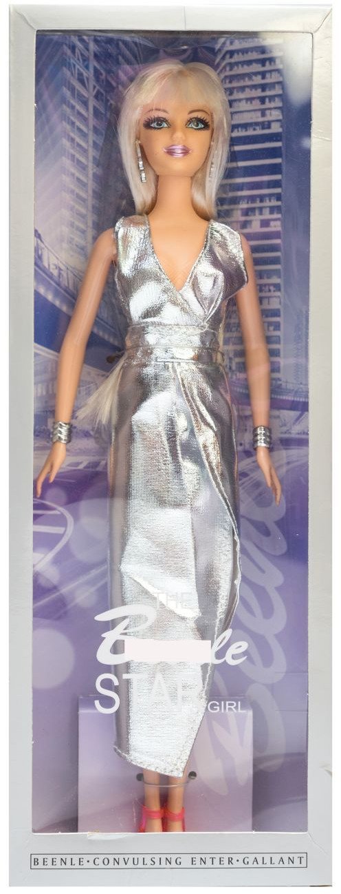 Lalka w srebrnej sukni