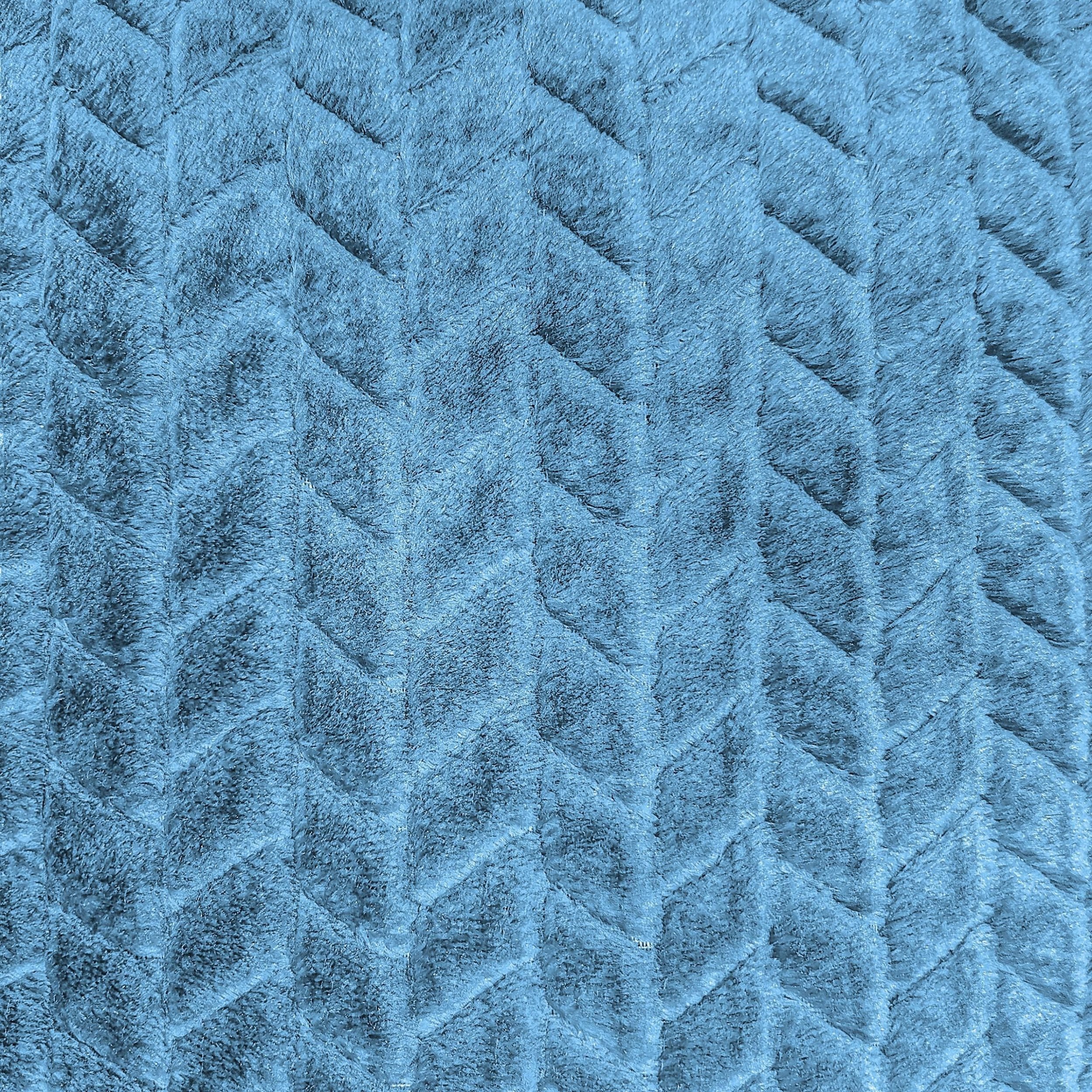 Ciepły koc Fuero 160x200 błękitny miękki tłoczony elegancki narzuta