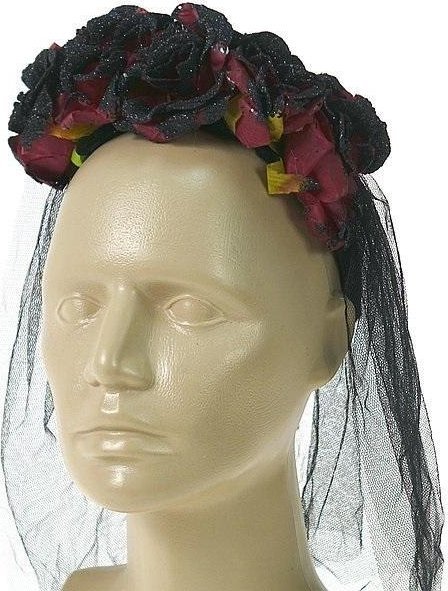 Wianek kwietny z welonem