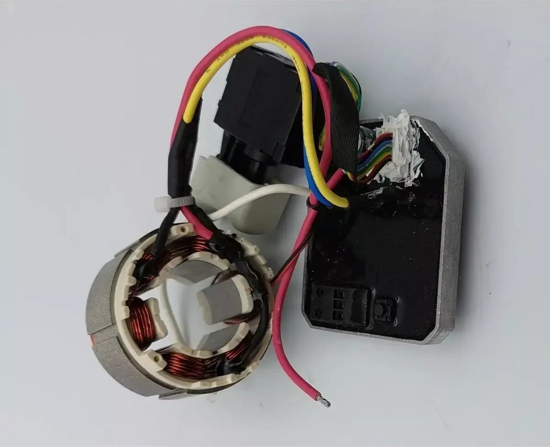 Dedra #04 WIRNIK I WŁĄCZNIK Z FALOWNIKIEM (04+32) DO KLUCZA UDAROWEGO DED7147