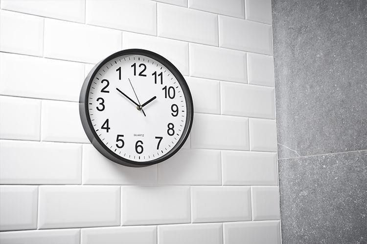 Upominkarnia zegar wsteczny cofający czas uniwersalny