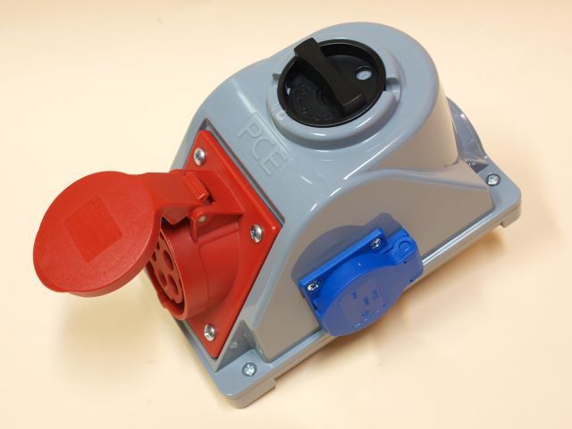 PCE Gniazdo stałe z wyłącznikiem L-0-P 32A 5P 400V 230V IP44 COMBO-POL (960625411W)