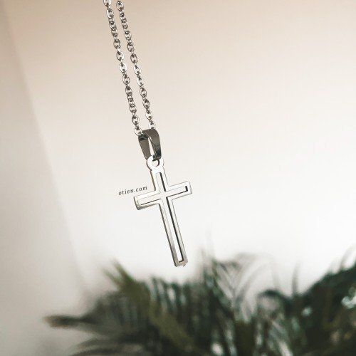OTIEN Naszyjnik damski z krzyżem srebrny