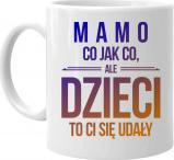 Koszulkowy Mamo, co jak co, ale dzieci to ci się udały - kubek z nadrukiem