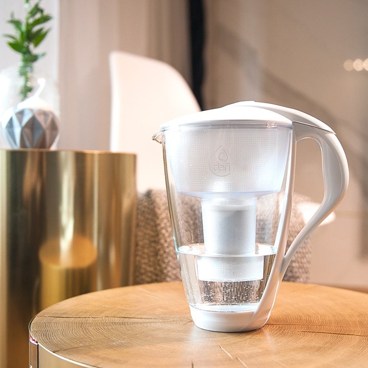 Szklany dzbanek Dafi biały wkład Classic + butelka flamingowa 0,5 barwiona