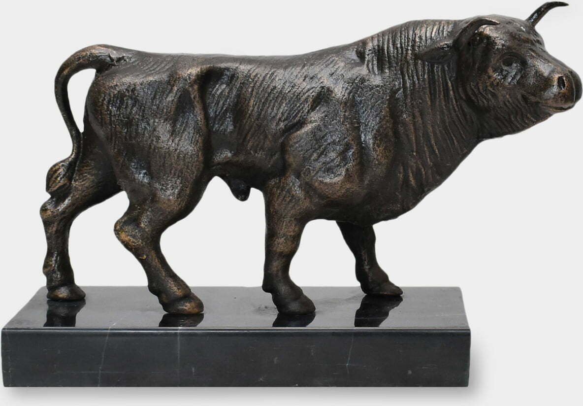 rzezbyzbrazu Rustykalna Figura Żeliwny Byk na Marmurowej Podstawie