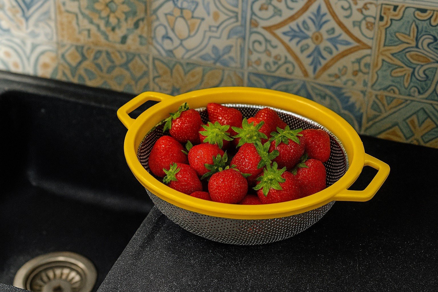 Cedzak nierdzewny 27 cm żółty Drop