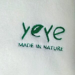 Yeye Poncho welurowe z kapturem Yeye Kremowy