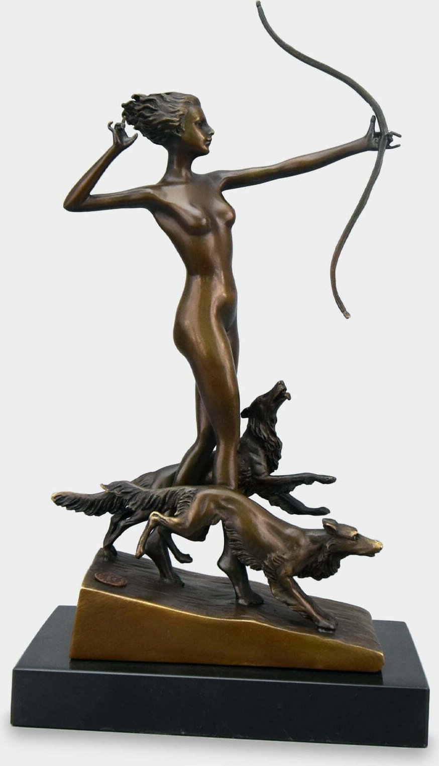 rzezbyzbrazu Diana z Łukiem i Psami Rzeźba z Brązu