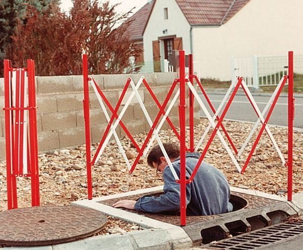 Sklep Drogowy Barierka składana harmonijkowa studzienkowa (wym. 1000 x 1000 mm)