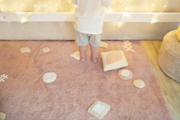 Lorena Canals Dywan dziecięcy NOAH 140x200 różowy w zabawne wzory LORENA CANALS