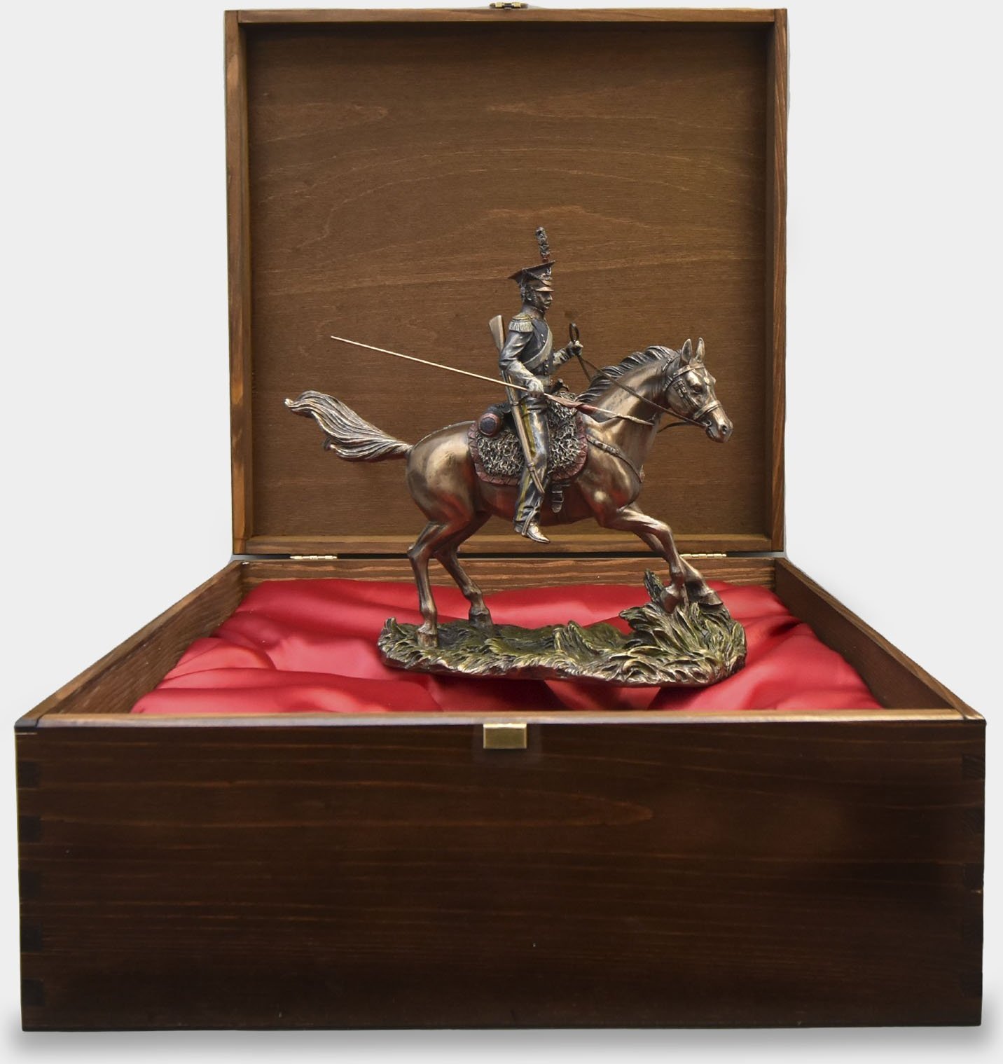 rzezbyzbrazu Ułan Polski na Koniu w Pudełku Prezentowym z Grawerowaną Dedykacją