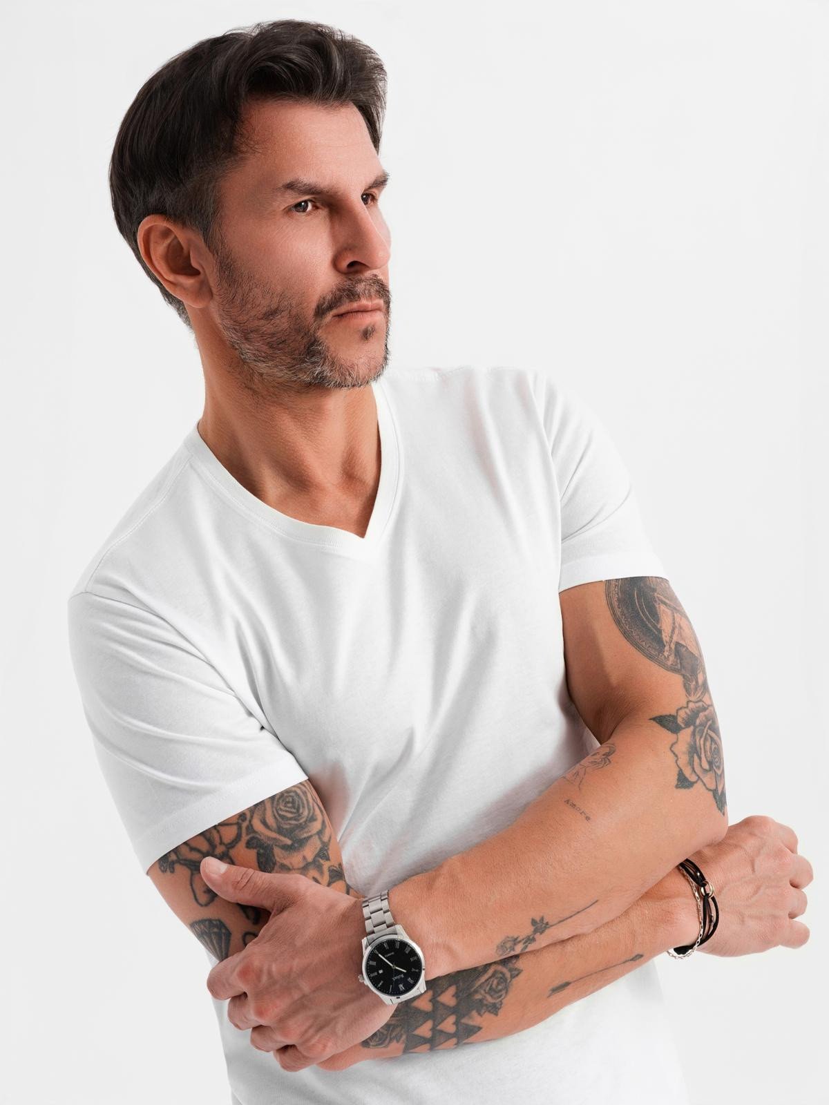 Klasyczna męska bawełniana koszulka z dekoltem w serek BASIC biała V4 OM-TSBS-0237 M