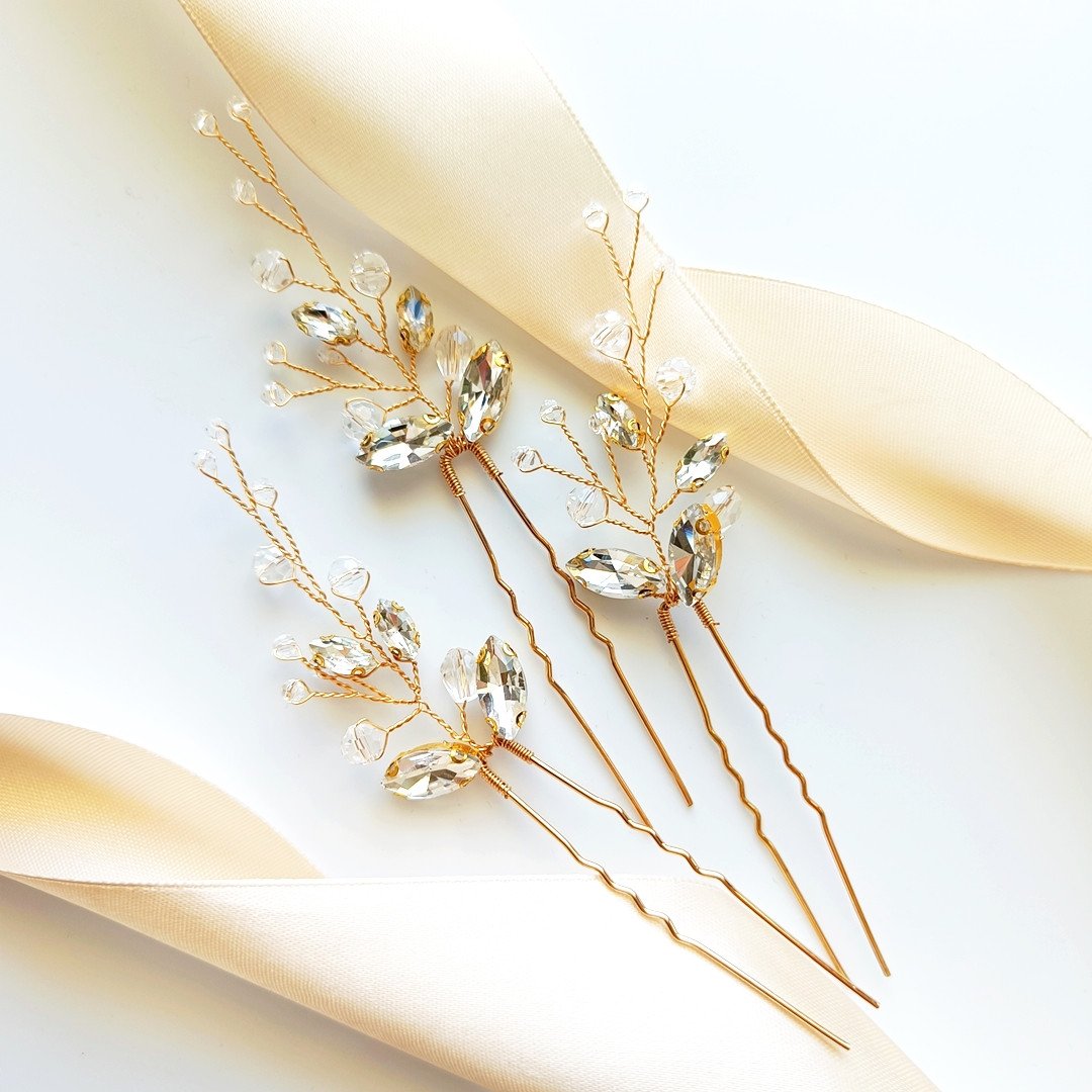 Zestaw złotych ozdób do fryzury ślubnej z listkami cyrkoniami kryształkami